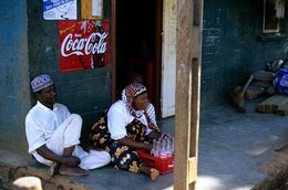 Archipel-des-Comores;-Boutique;-Coca-Cola;-Commerce;-France;-Kaleidos;-Kaleidos-images;-La-parole-à-limage;-Laurent-Abad;-Mayotte;-Océan-Indien;-Portrait;-Seuil;-Stories-Pictures;-Vie-quotidienne